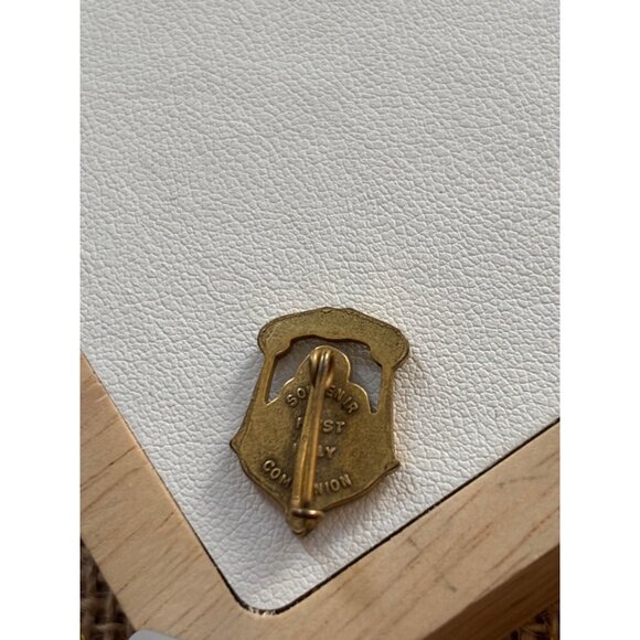 Vintage First Communion Souvenir Pin Jesus & Child Gold-Tone Metal Religious Bro - Picture 3 of 6